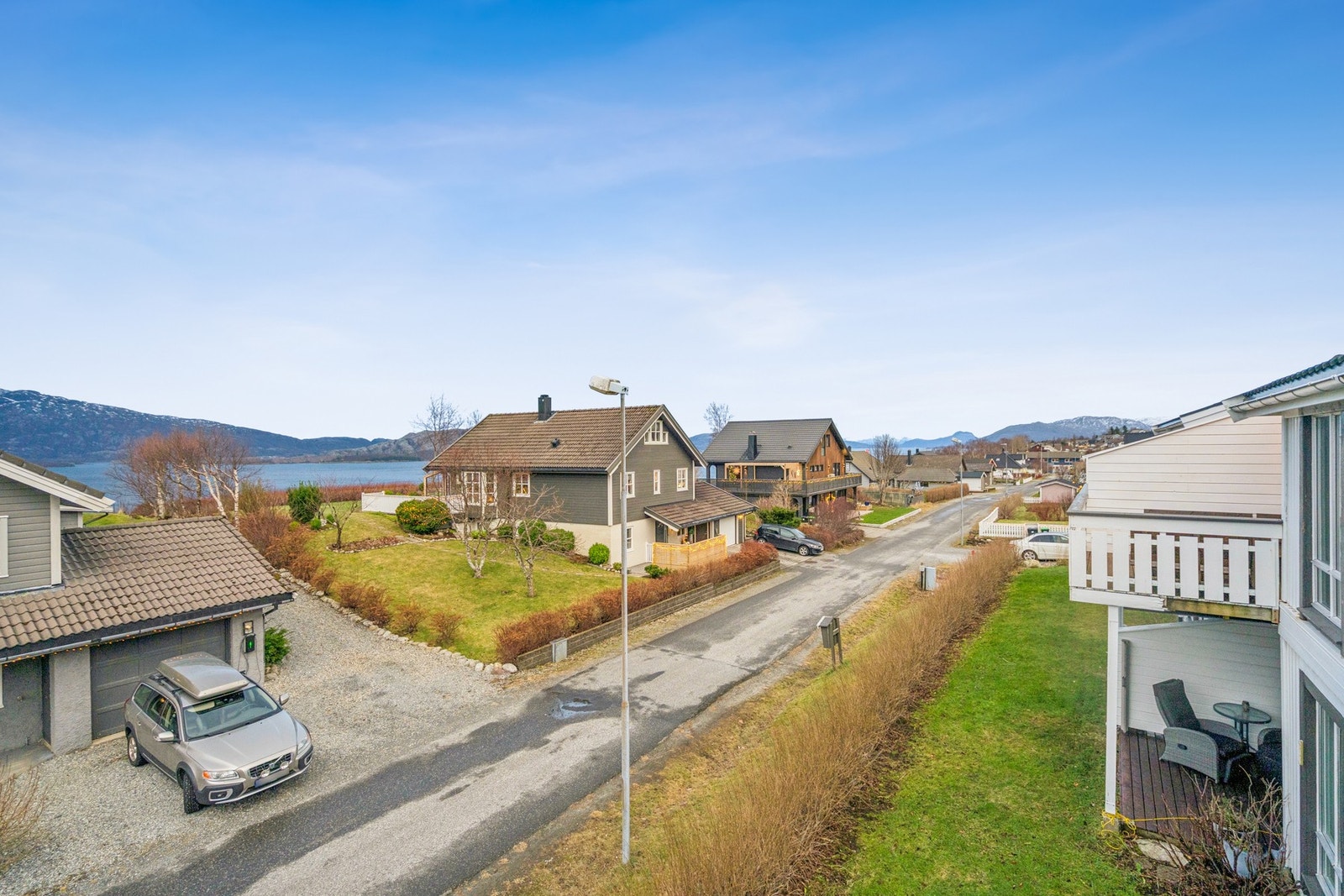 Samt en fantastisk utsikt utover Alstenfjorden Galleribilde