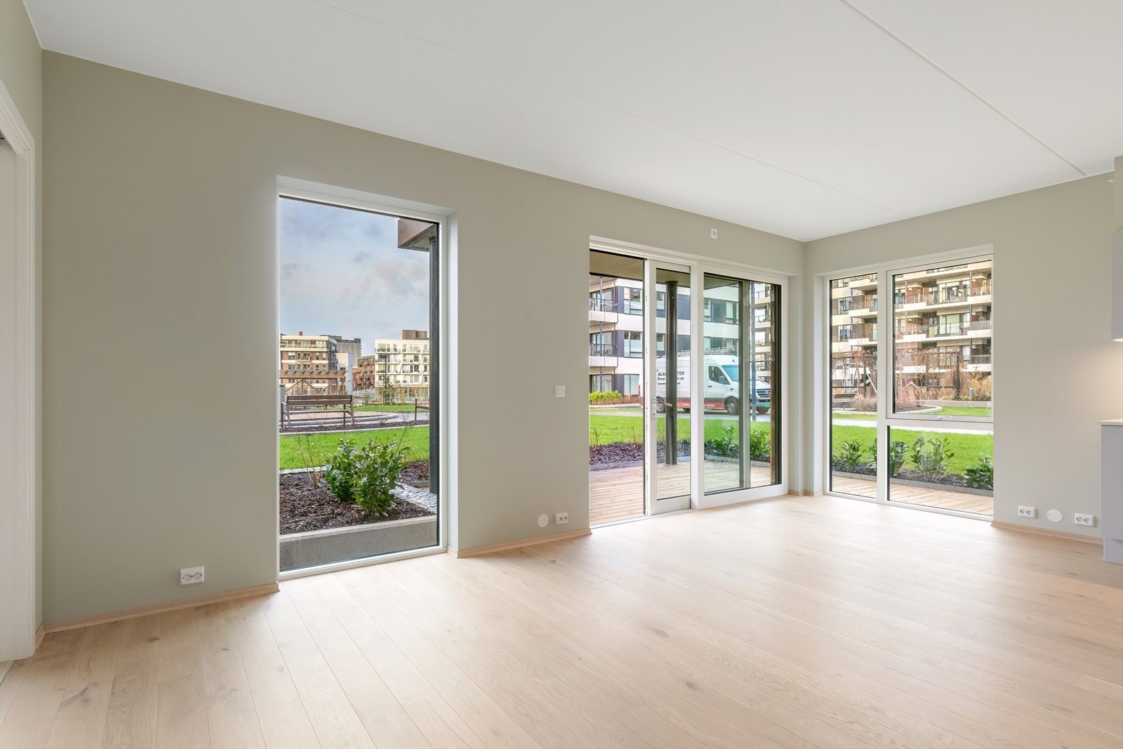 Stue- Utgang til solrik terrasse og felles uteområde Galleribilde