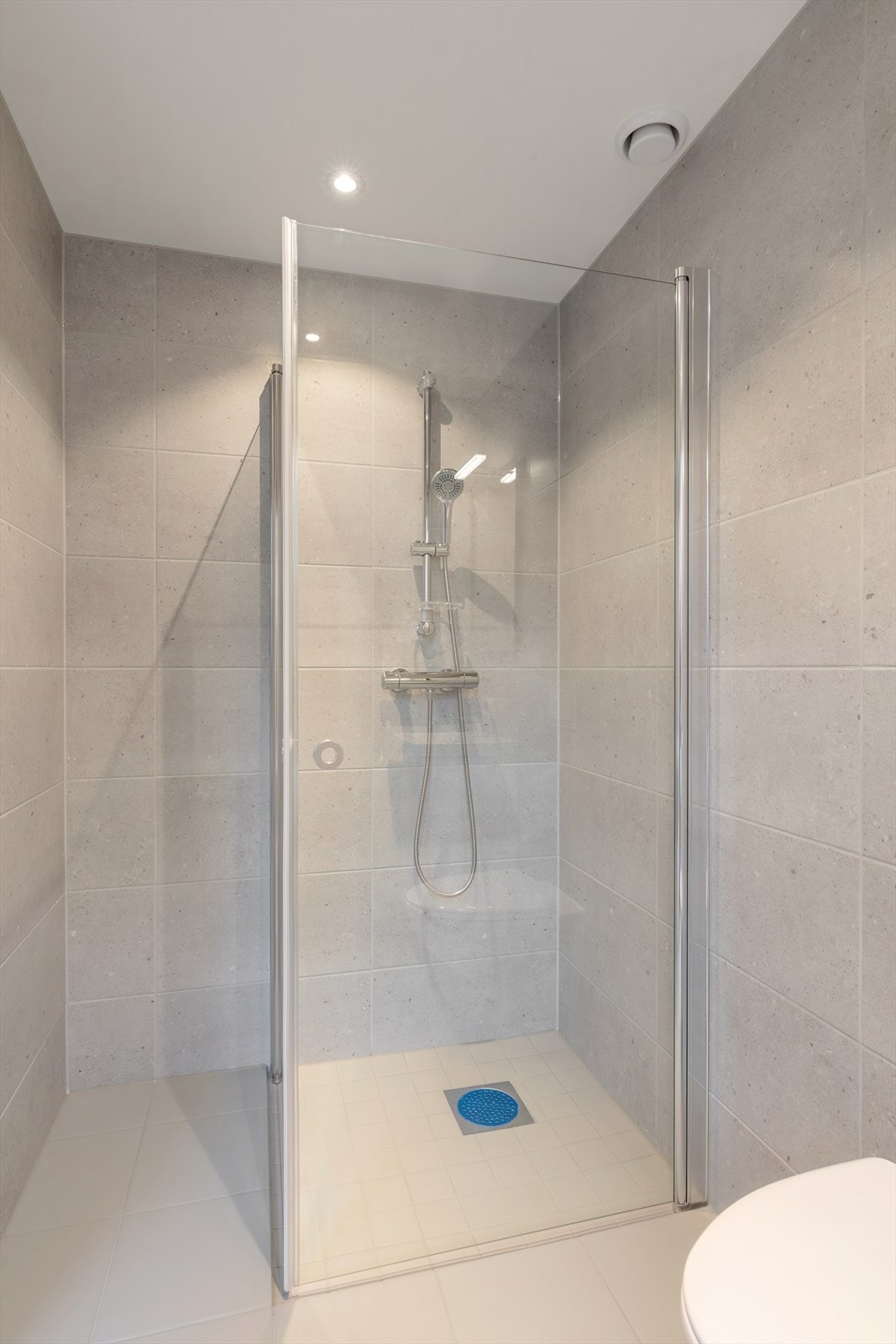 Bad - Innredet med dusj Galleribilde