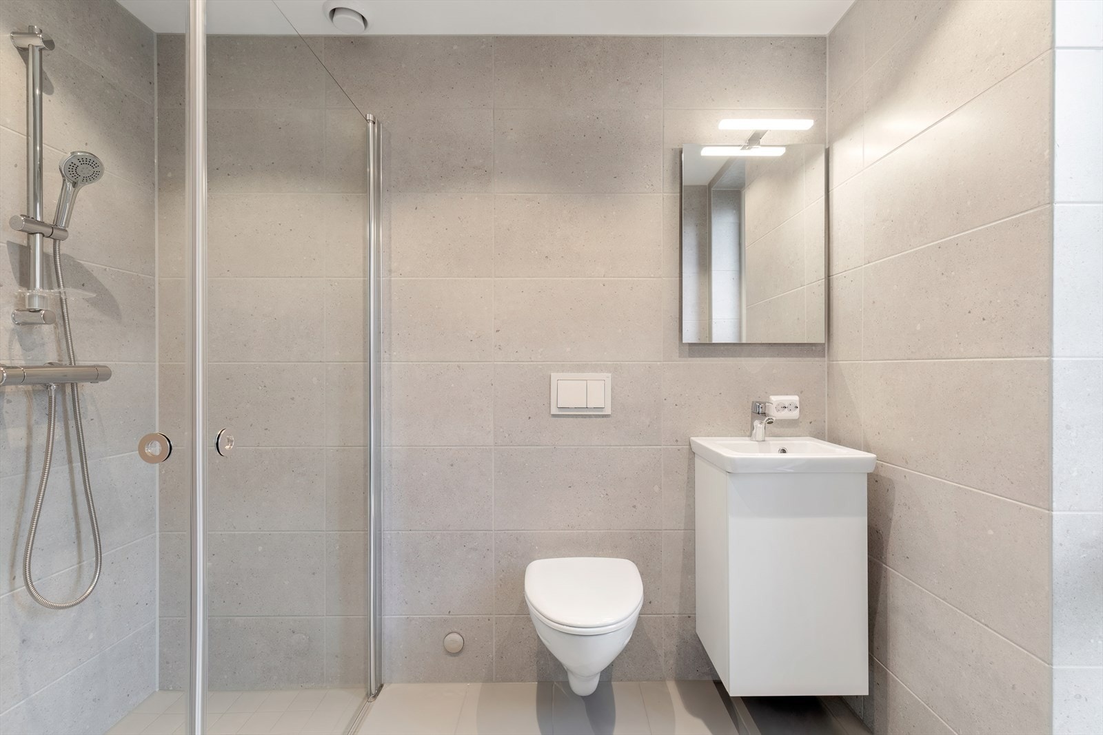 Bad - helfliset i tidløs fargekombinasjon Galleribilde