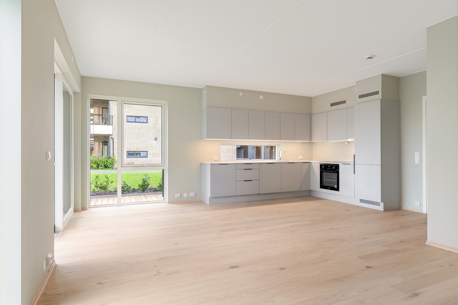 Velkommen til Lervigbrygga 74 presentert av Notar v/Shannon Karen Lian. Galleribilde