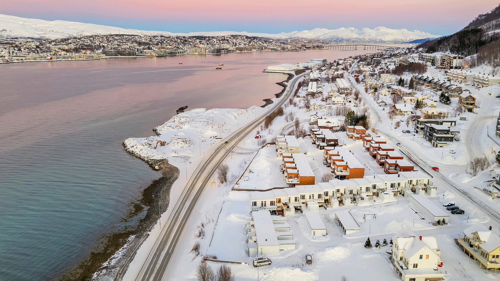 Det er ingen gjennomgangstrafikk og kort avstand til lekeplasser, barnehage og skole. Galleribilde