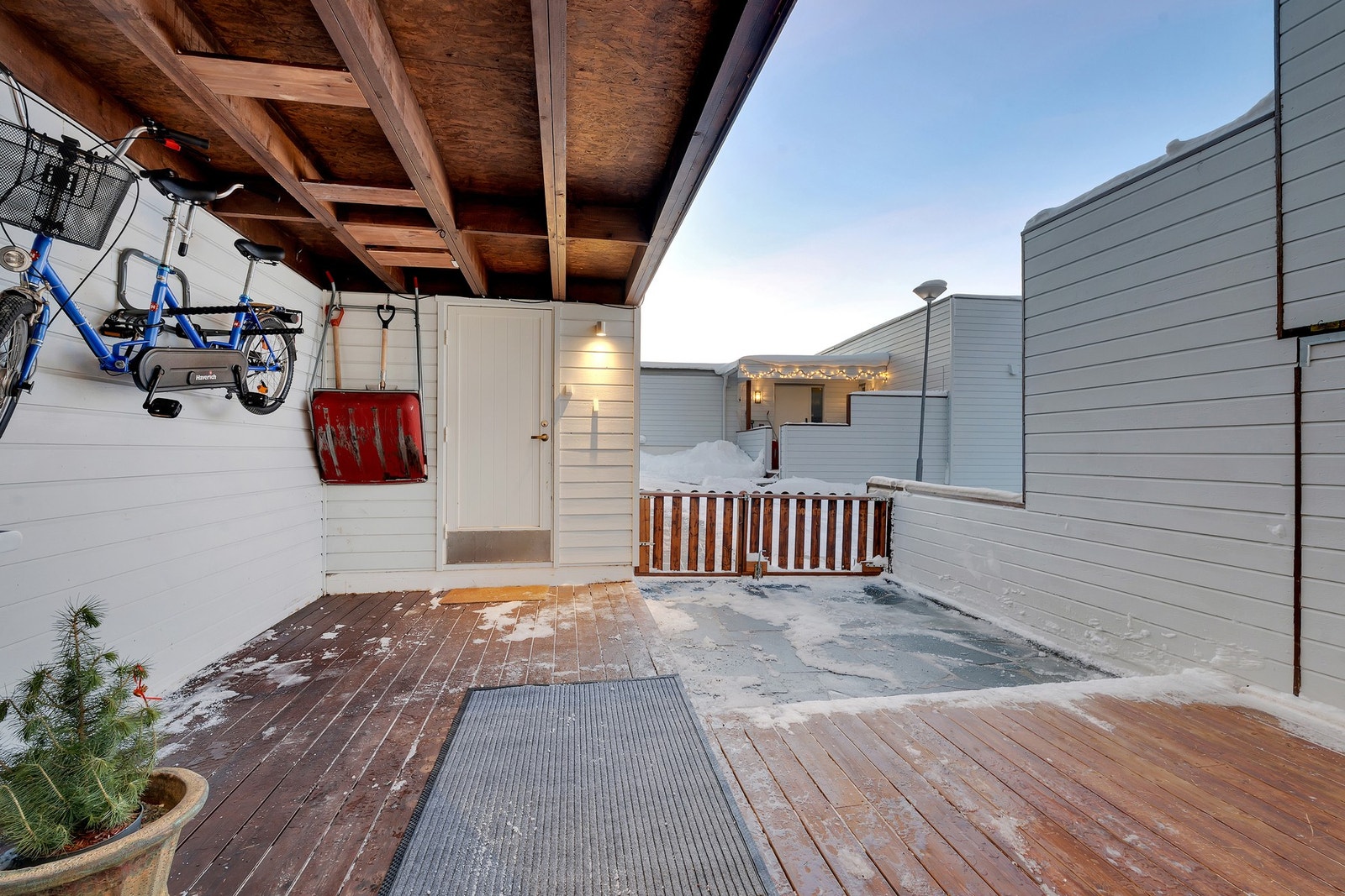 Inngangspartiet er under tak. Galleribilde