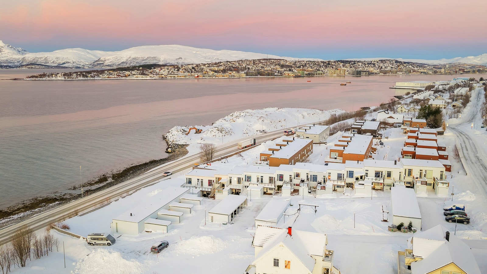 Flott og innholdsrikt rekkehus med carport. Galleribilde