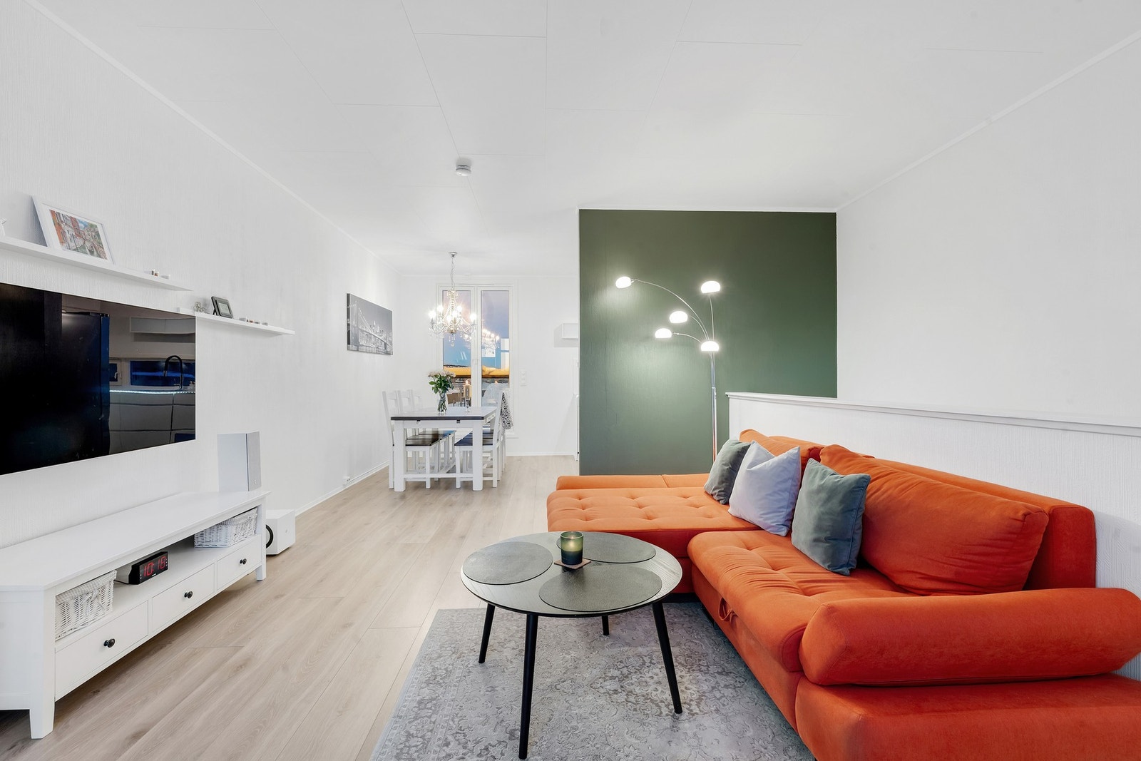 Stue og spisestue. Galleribilde