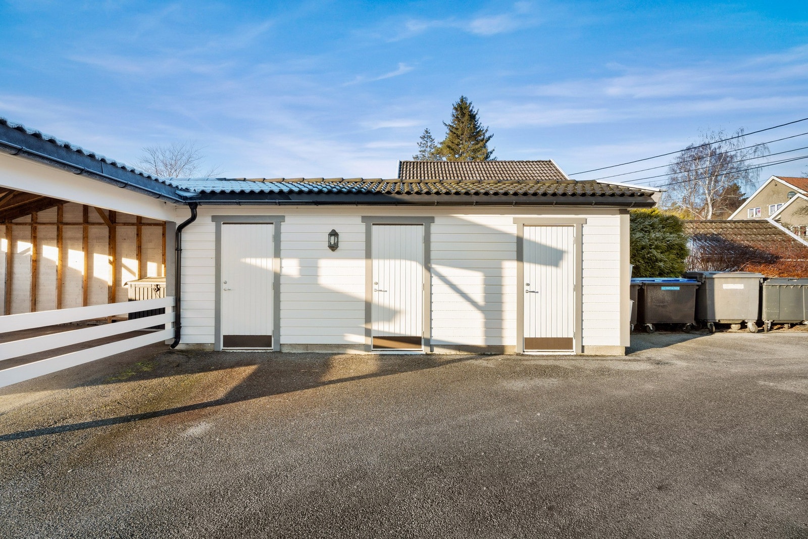 Praktisk utebod til oppbevaring. Galleribilde