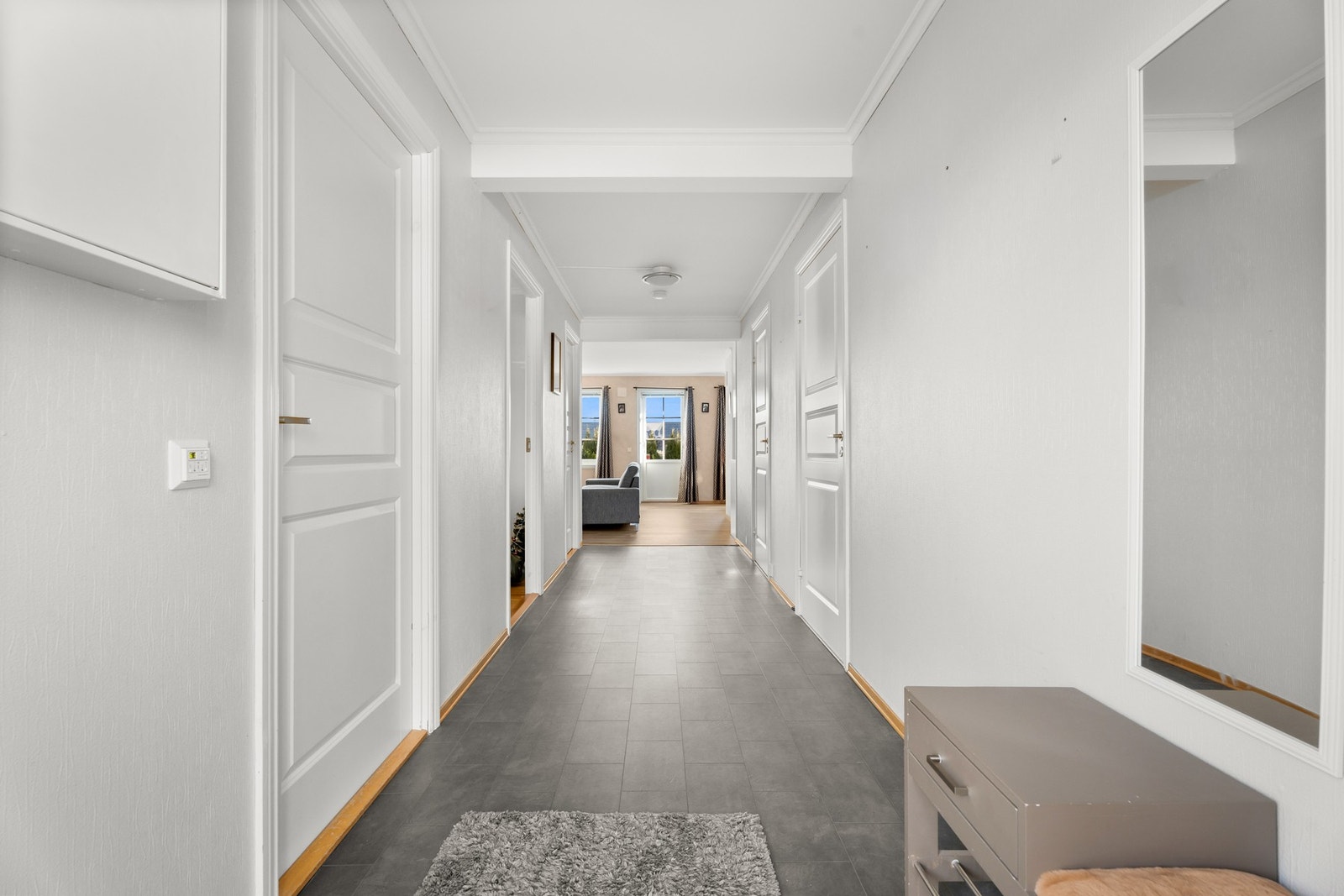 Lys og romslig entré med gulvvarme! Galleribilde