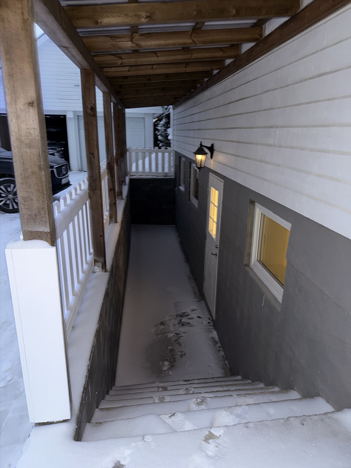 (Selgers egne bilder). Galleribilde