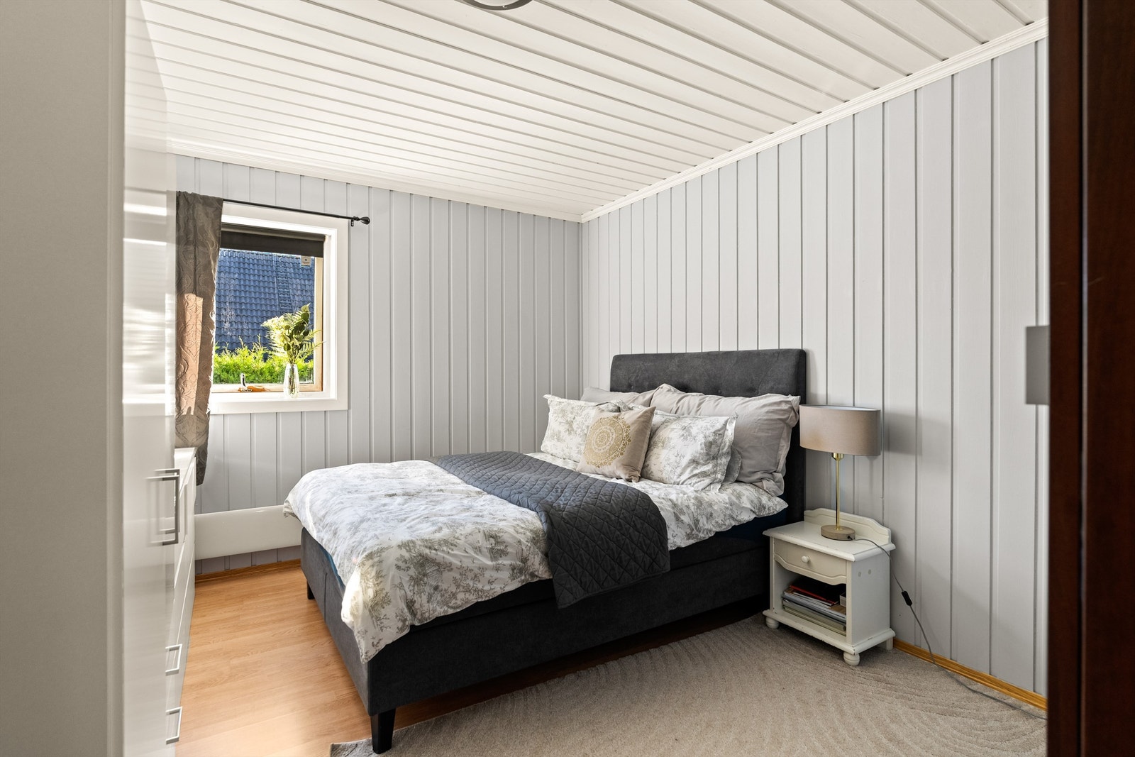 Romslig pent soverom i 1 etasje. Galleribilde