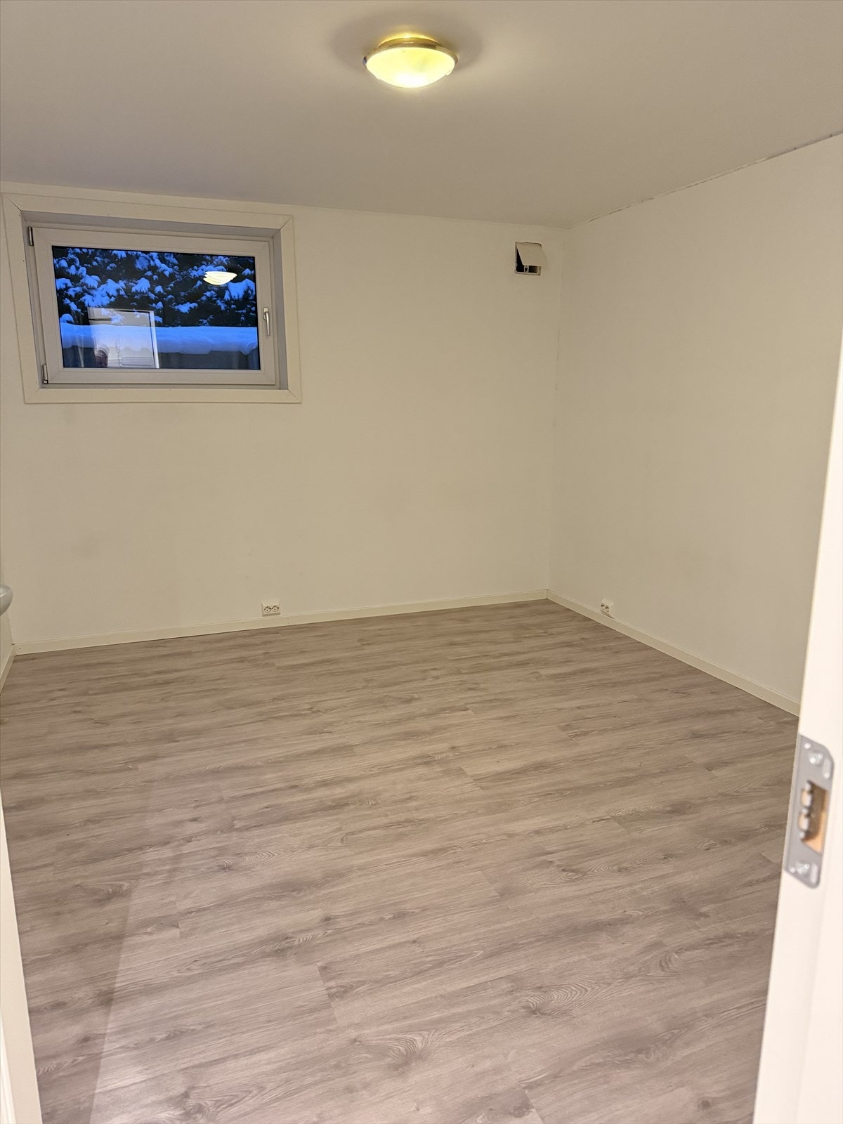 Soverom i kjeller. (Selgers egne bilder). Galleribilde