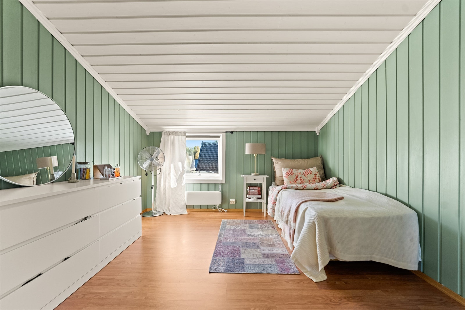 Koselig soverom i 2 etasje. Galleribilde