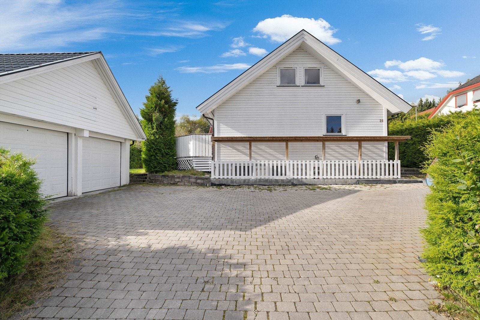 God plass til biloppstilling. Galleribilde