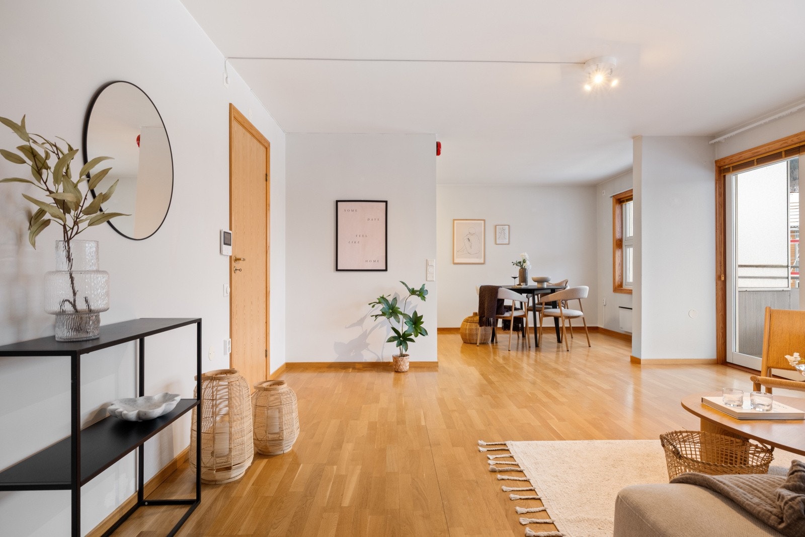 Stue med gode møbleringsmuligheter. Galleribilde