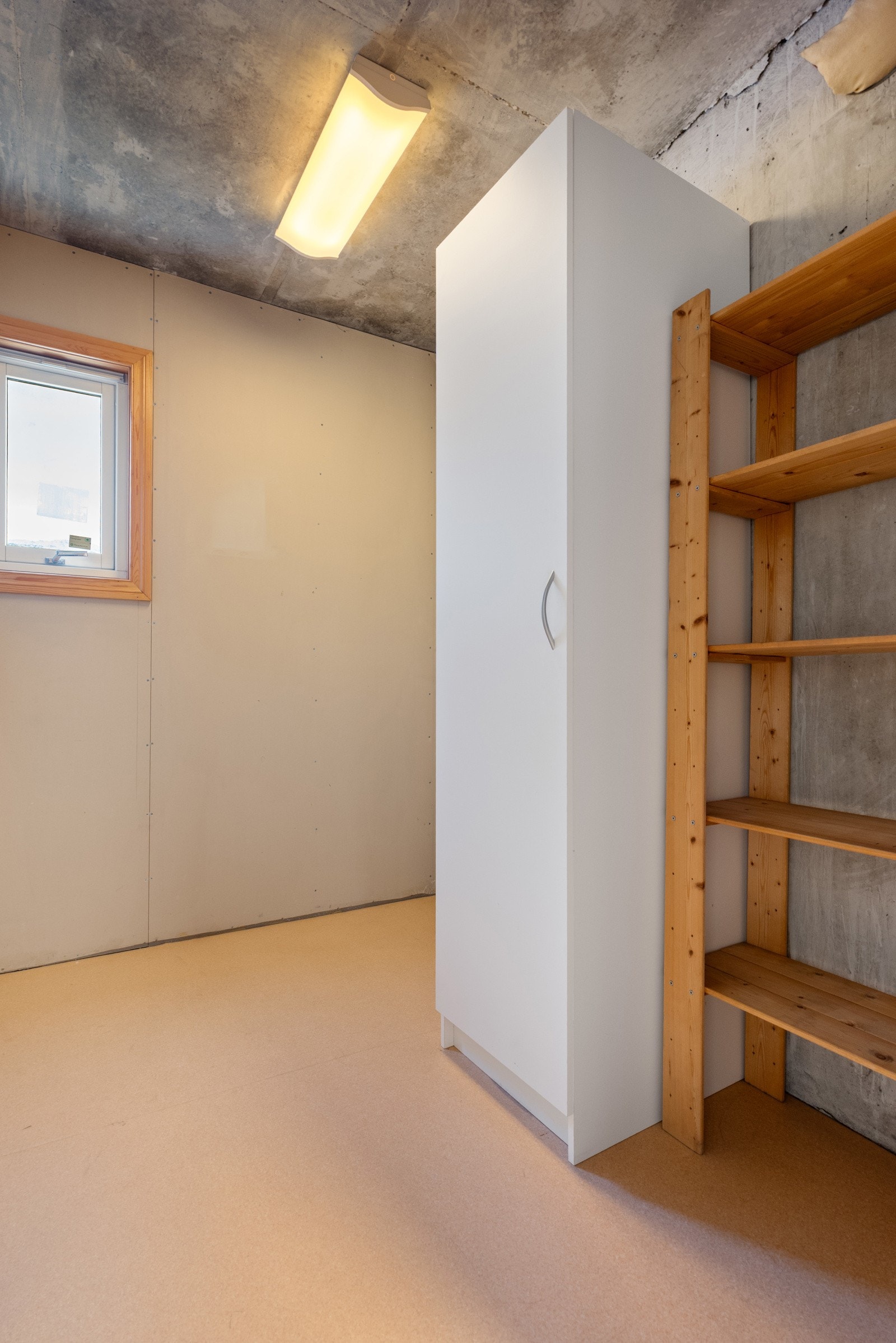 I tillegg er her lagringsplass i utvendig sportsbod som ligger rett ved inngangsdøren. Galleribilde