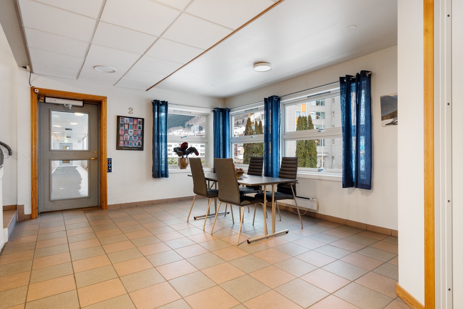 Borettslaget har flotte fellesarealer. Borettsalget har også en gjesteleilighet som kan leies. Denne ligger i nærheten av denne leiligheten. Galleribilde