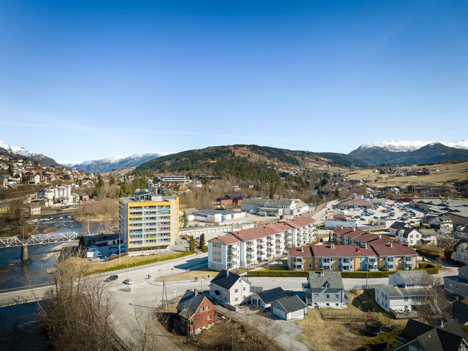 Har du spørsmål til boligen eller ønsker du visning? Kontakt megler på tlf. 98 23 96 56 eller e-post el@proaktiv.no. Galleribilde