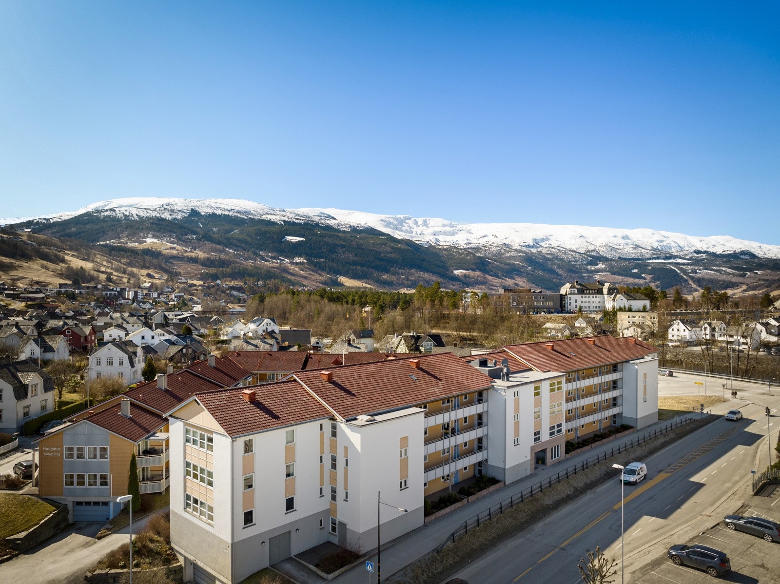 Bjørgatun har en meget sentral plassering mellom Vangen sentrum og Amfi kjøpesenter. Galleribilde