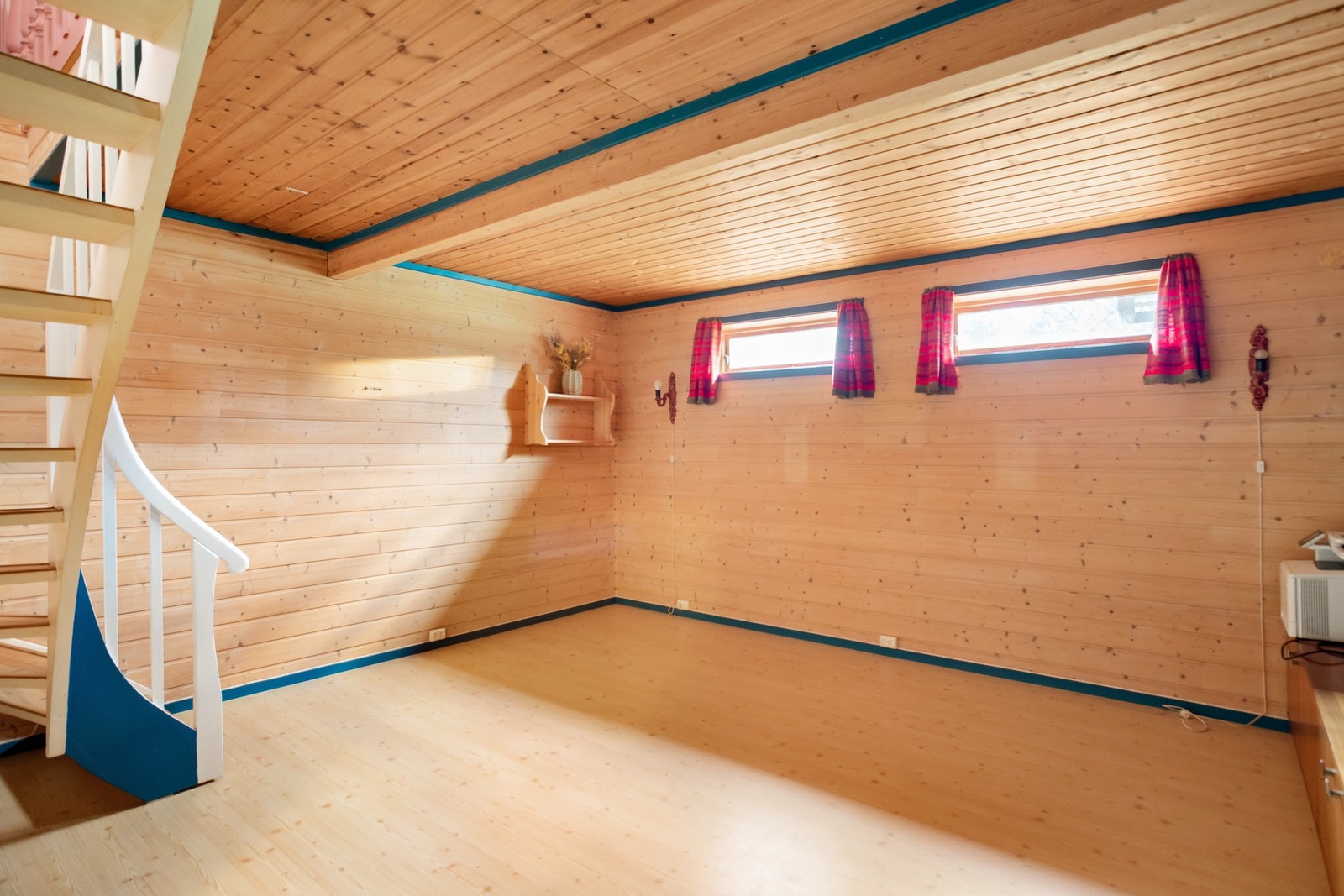 I underetasjen er det romslig kjellerstue. Galleribilde