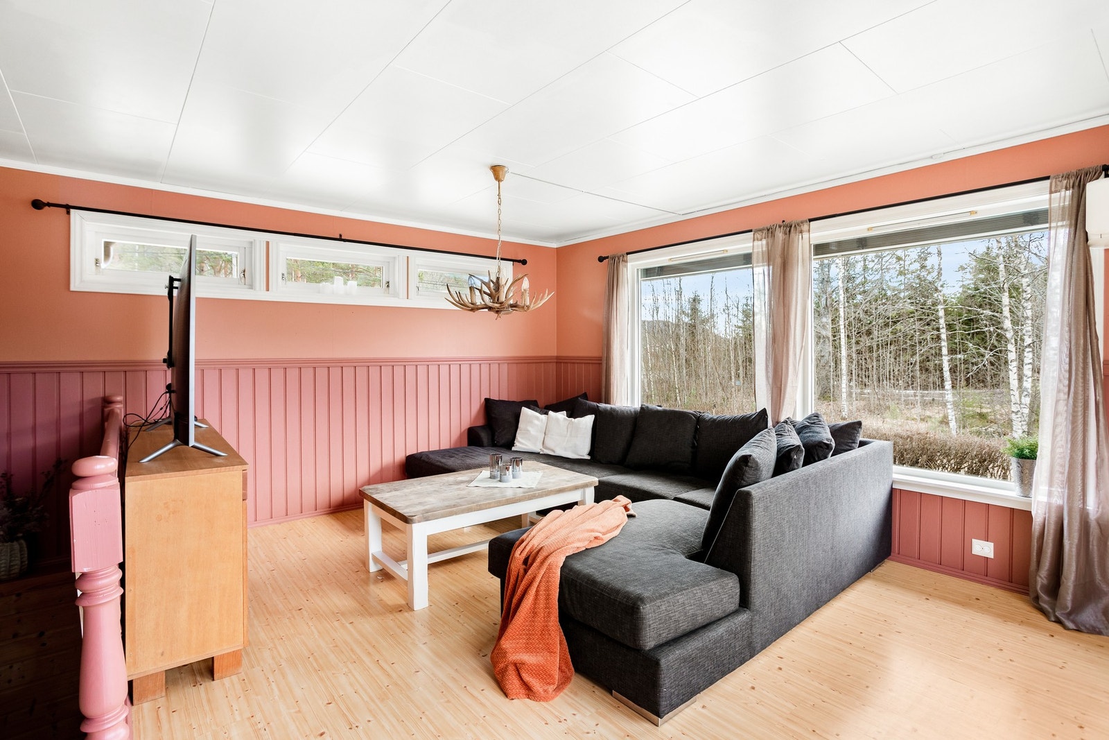 God plass til sofagruppe i stua. Galleribilde