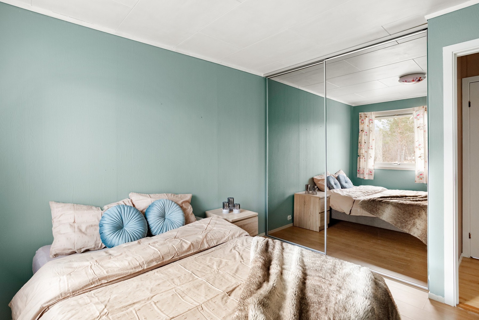 Garderobe for oppbevaring. Galleribilde