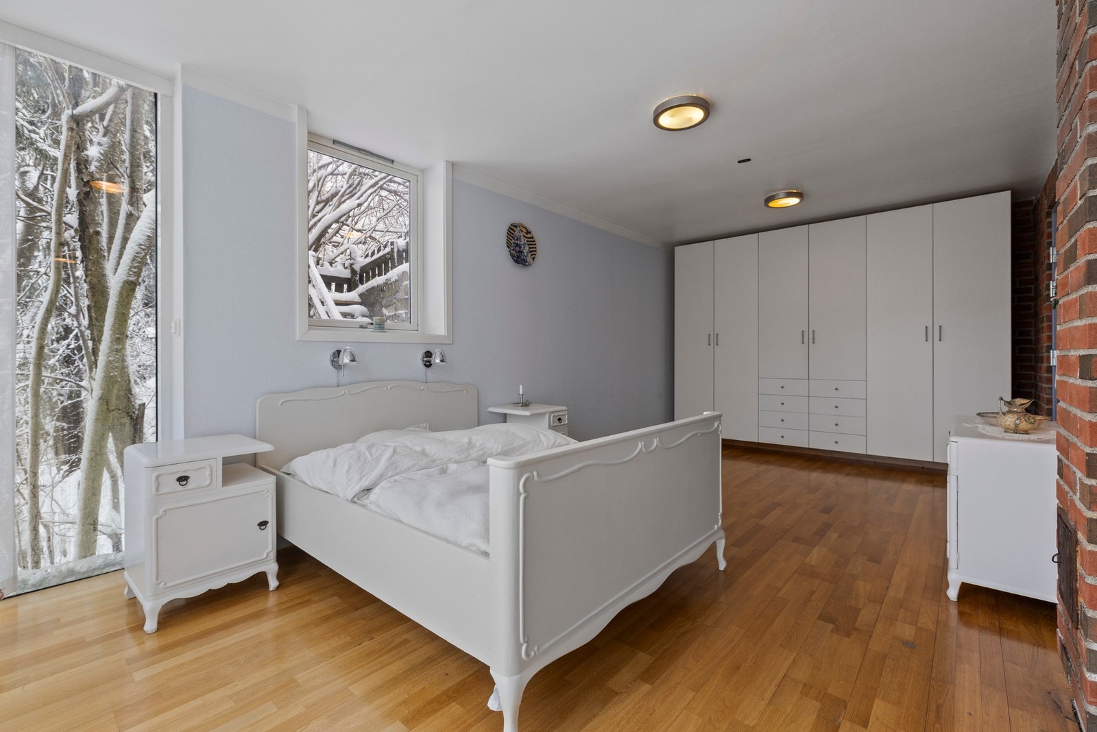 Rommet er innredet med garderobeskap som gir god oppbevaringsplass. Rommet kan alternativt benyttes som TV-stue eller annet oppholdsrom. Galleribilde