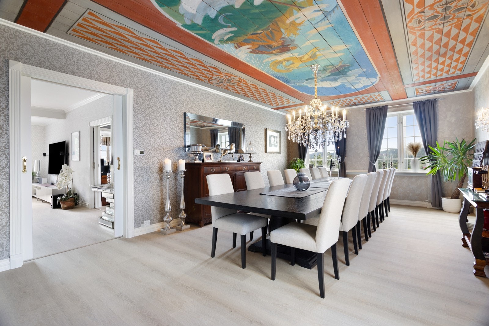 Fantastisk spisestue hvor man hører historiens sus