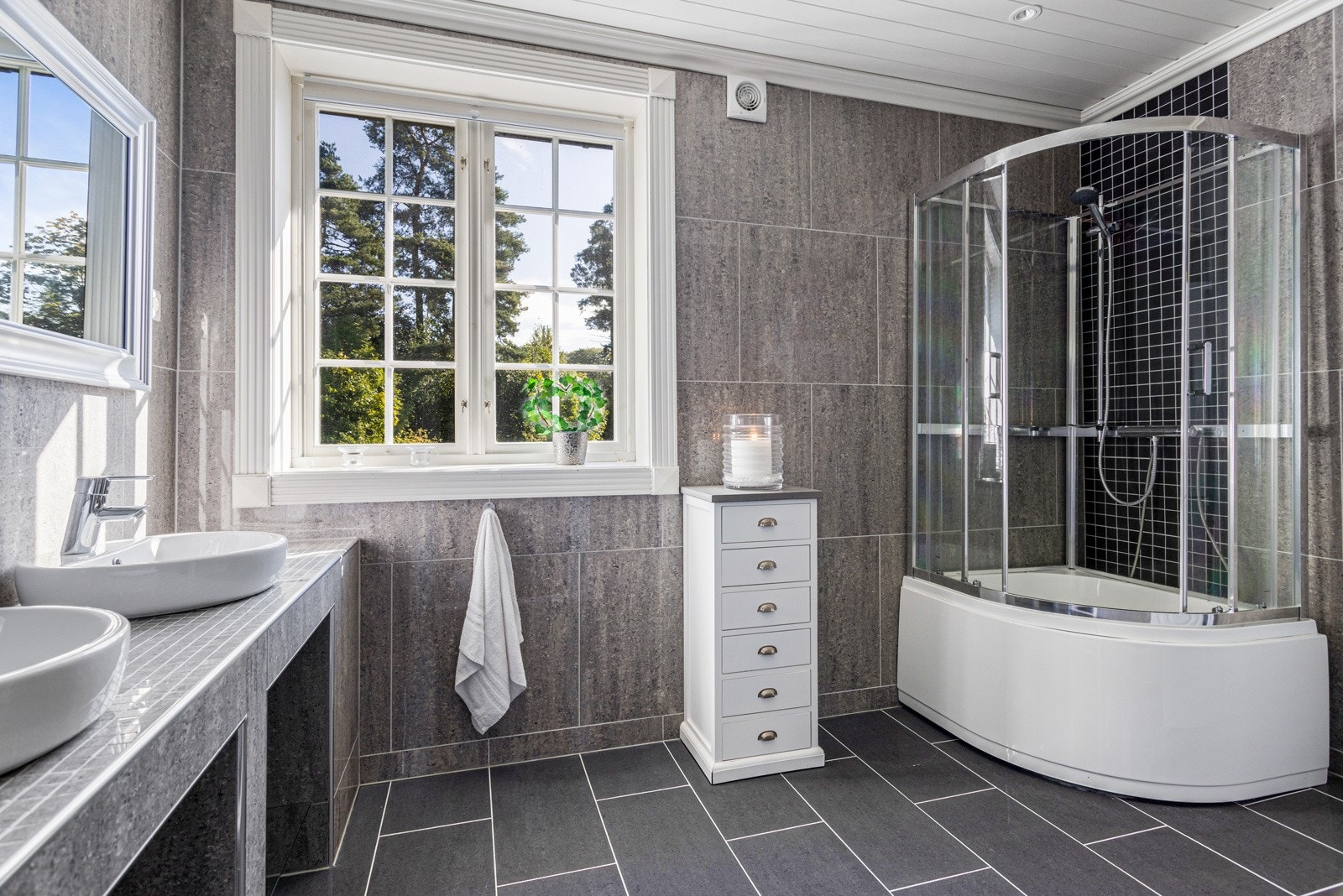 Bad II i 2 etg. i tilknytning til barnerommene