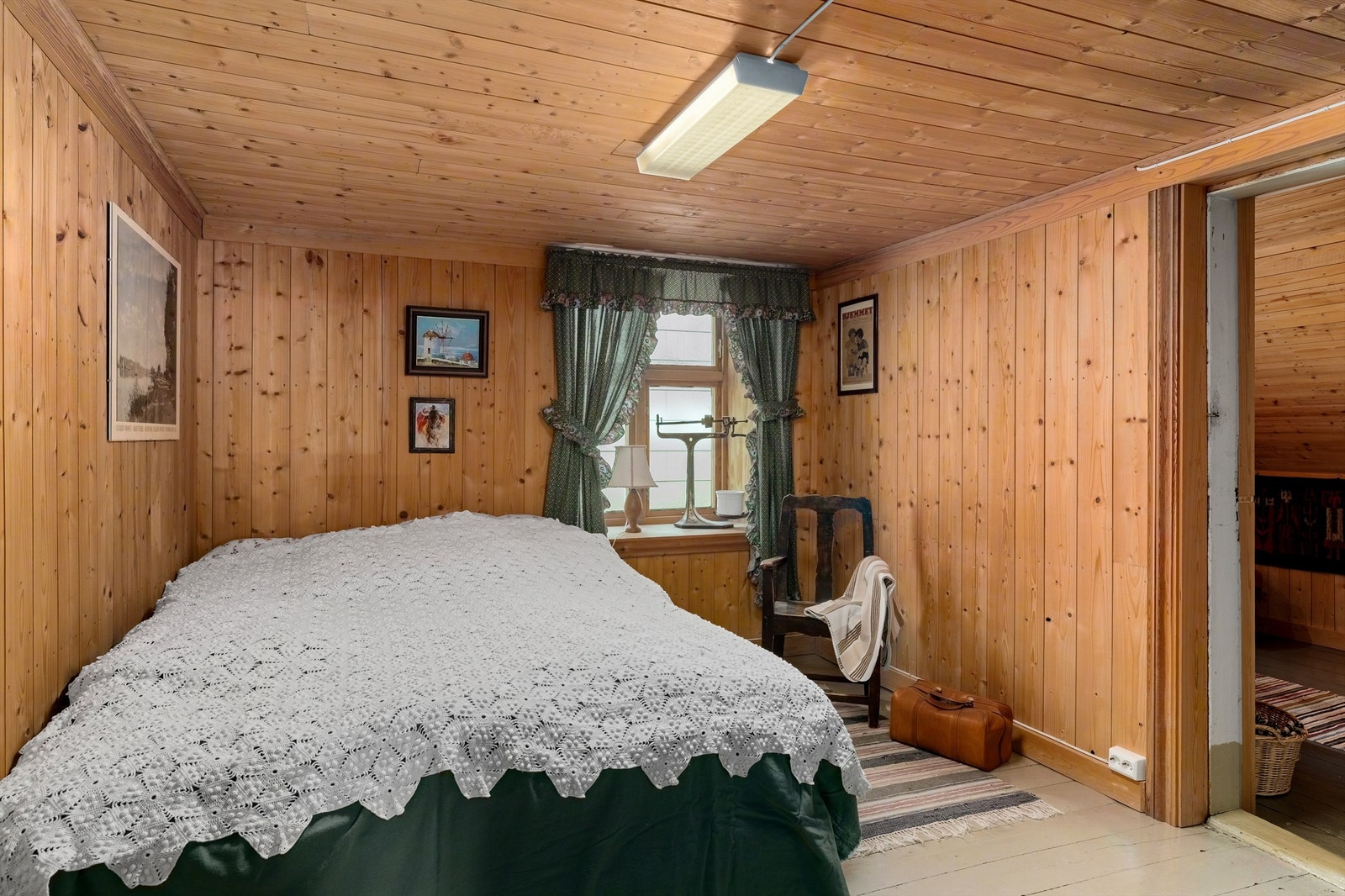 Soverom i 2. etasje i det gamle trehuset. Galleribilde