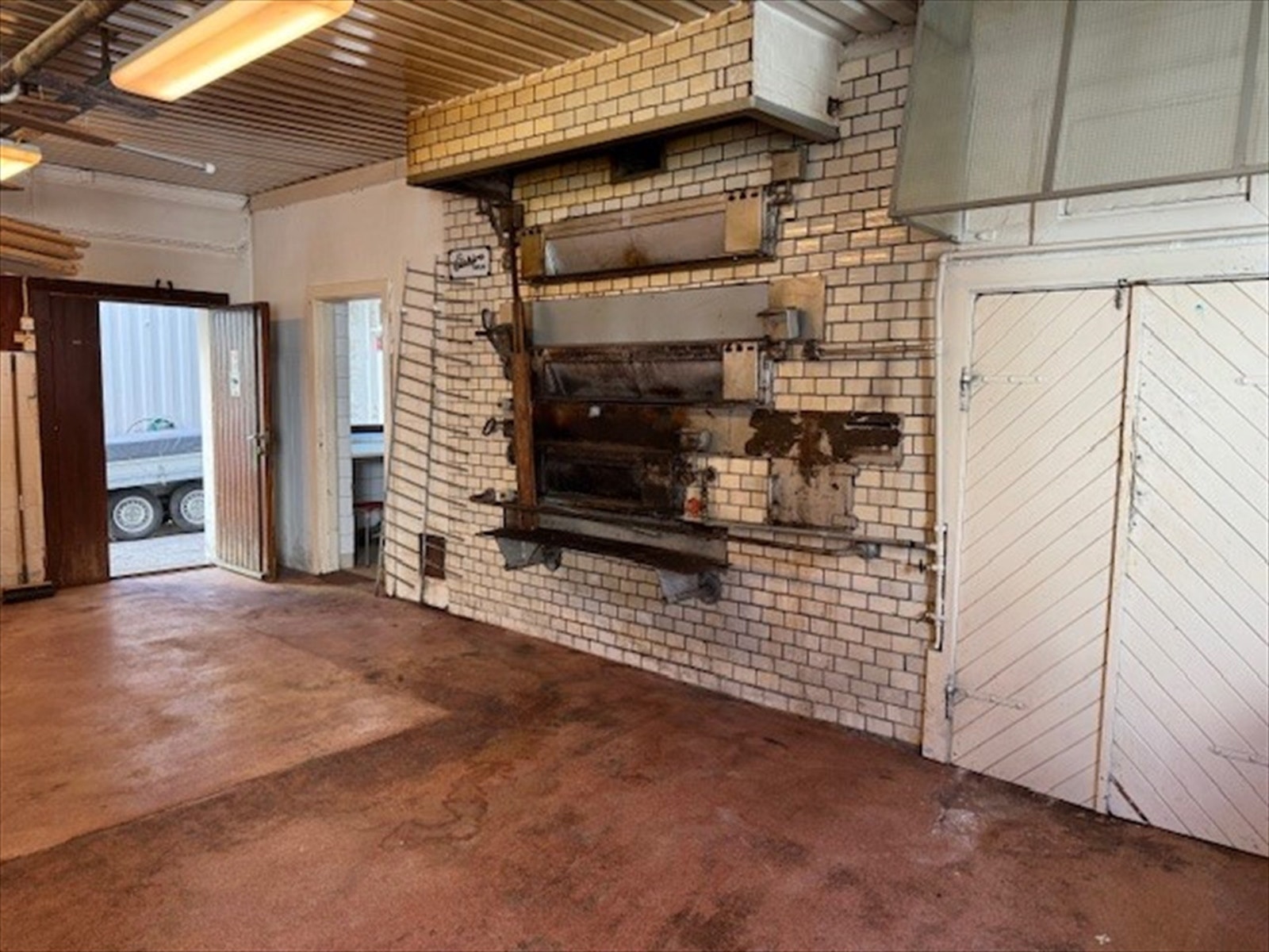 Den gamle bakerovnen hvor en baker direkte på stein. Galleribilde