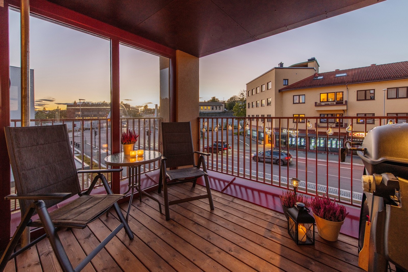 Balkong i skumring Galleribilde