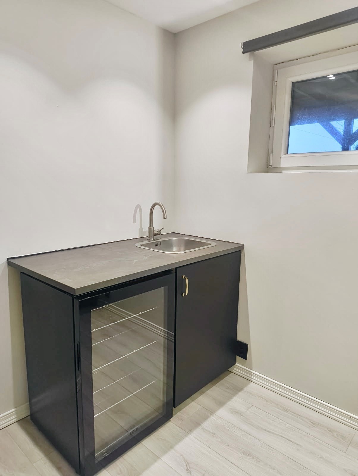 "Kjøkkenkrok" i kjellerstue. Galleribilde