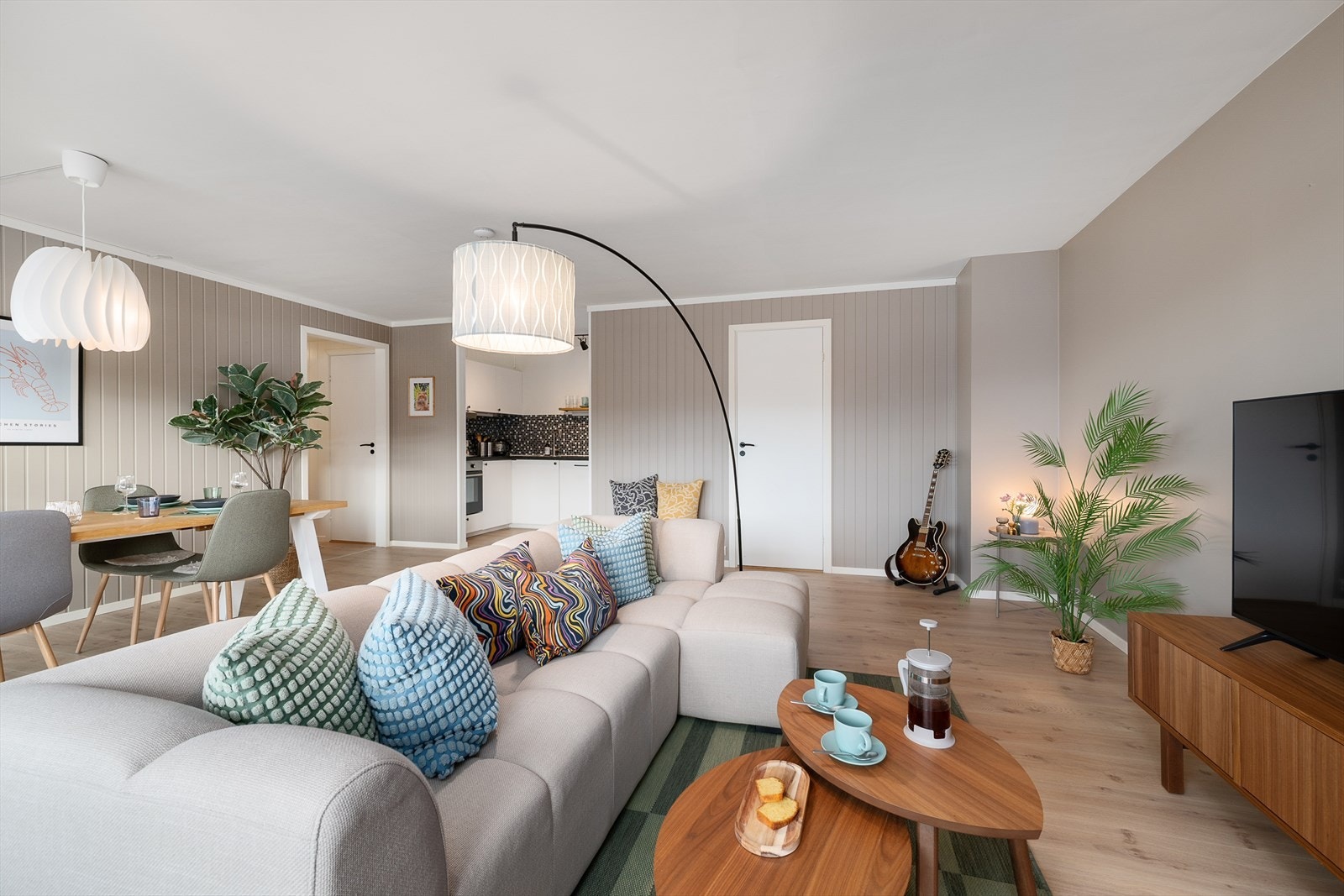 Det er god plass for større sofagruppe. Galleribilde