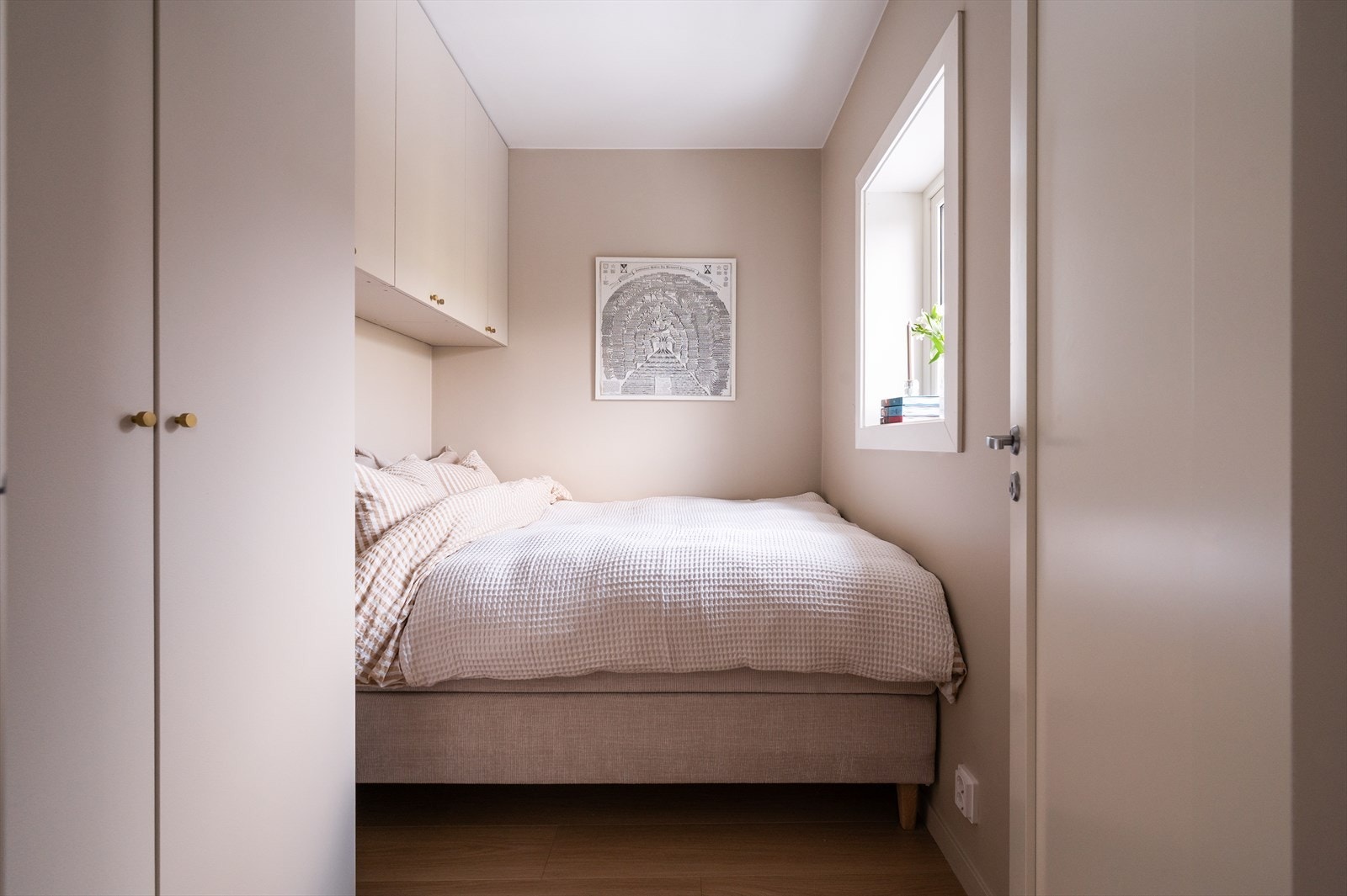 Soverom med plass til dobbeltseng. Galleribilde