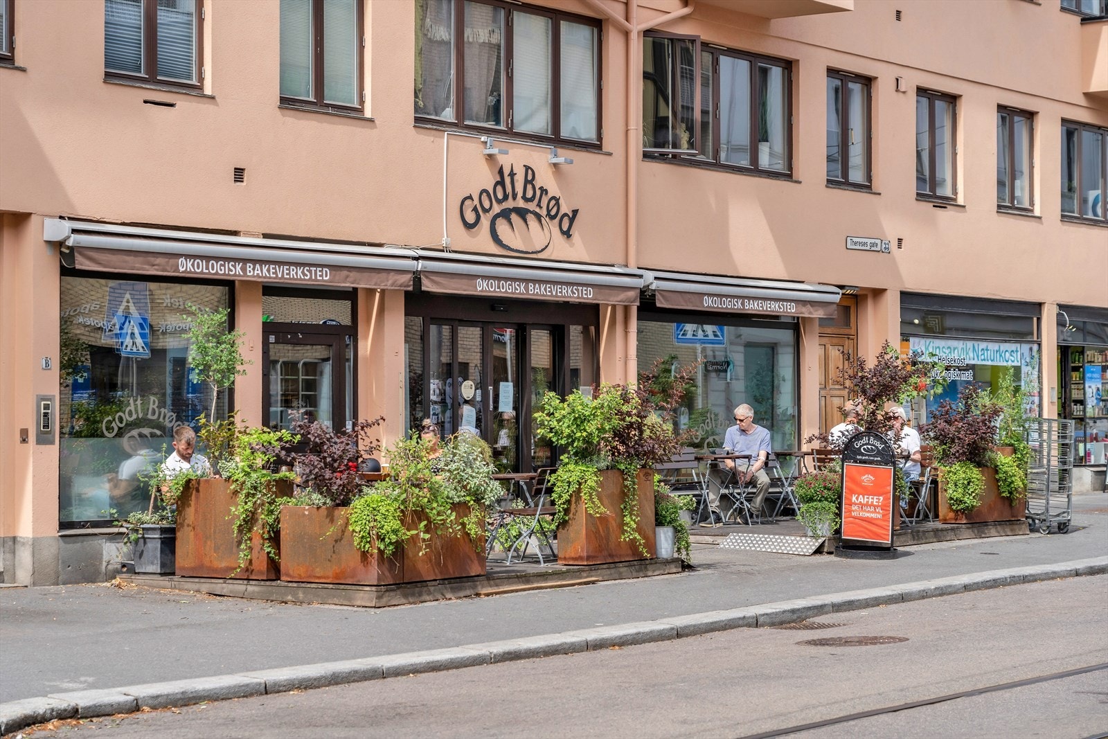 Flere trivelige caféer i umiddelbar nærhet Galleribilde