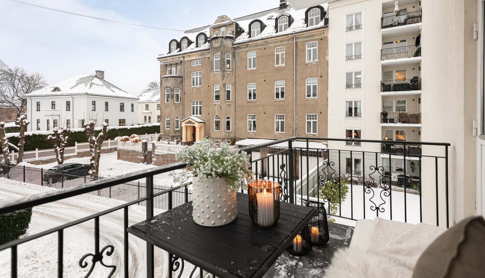 Særdeles lekker hjørneleilighet med flott standard, store vindusflater og en utmerket planløsning. Galleribilde