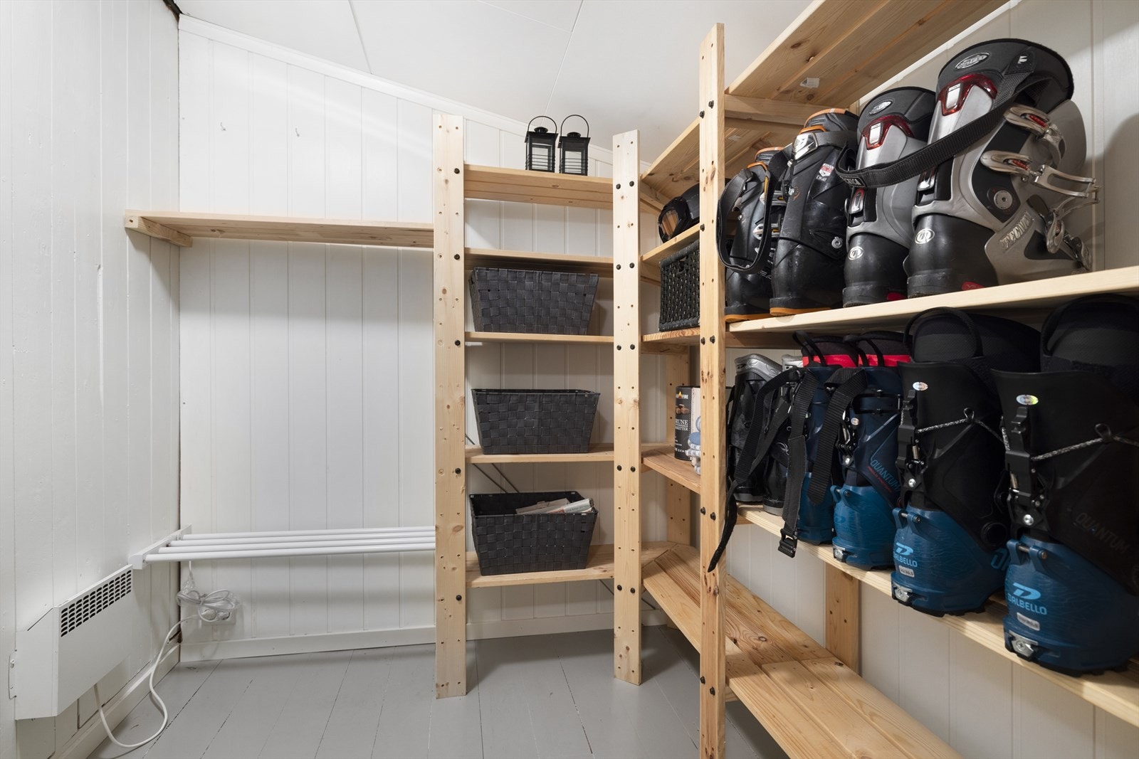 Romslig praktisk innvendig bod. Galleribilde