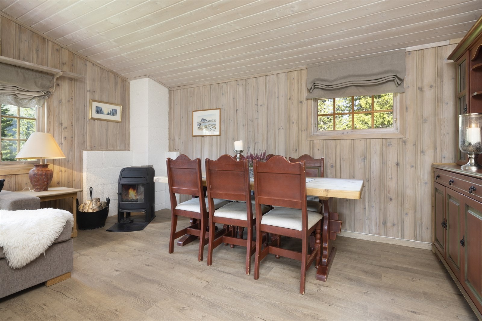 Det er plass til spisebord hvor hele familien kan samles. Galleribilde