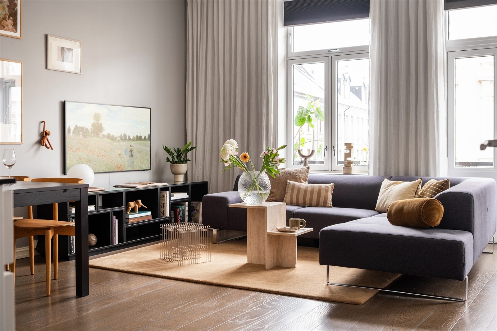 Gjennomgående flott 1-stavsparkett, samt nymalte lister og dører i 2026. Galleribilde