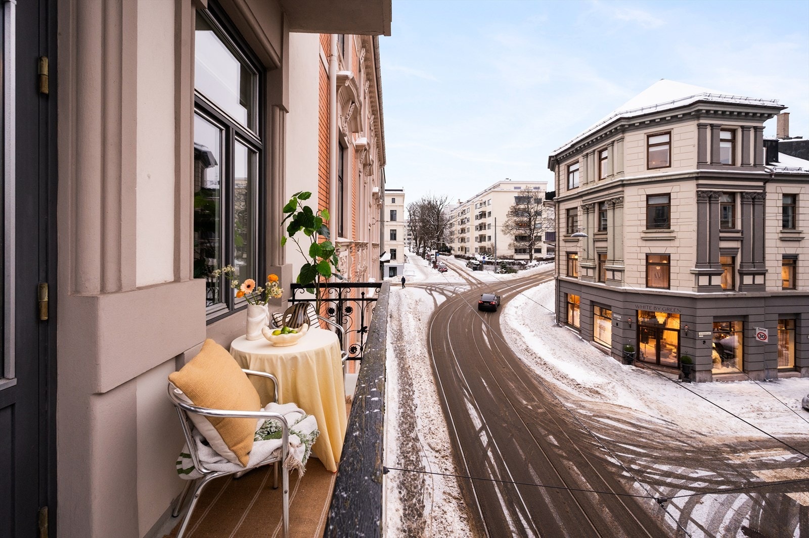 Balkongen vender nordøst og er på ca. 3 kvm. Galleribilde