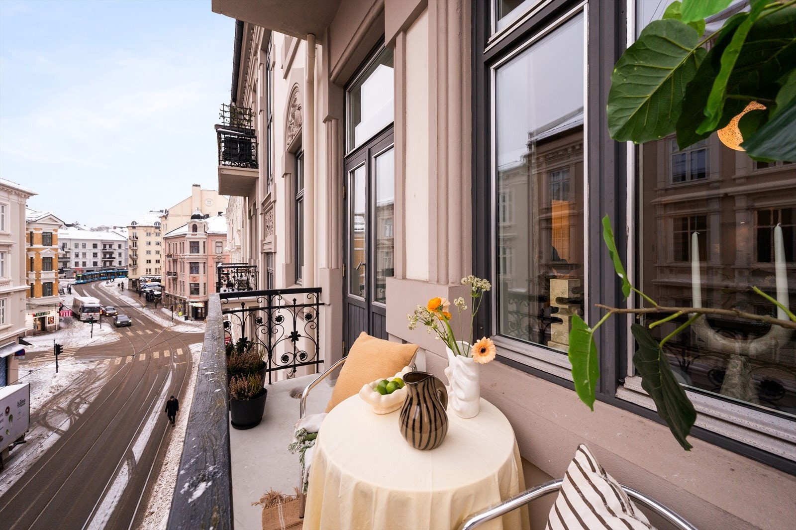 Fra stuen har man videre utgang til balkong. Galleribilde