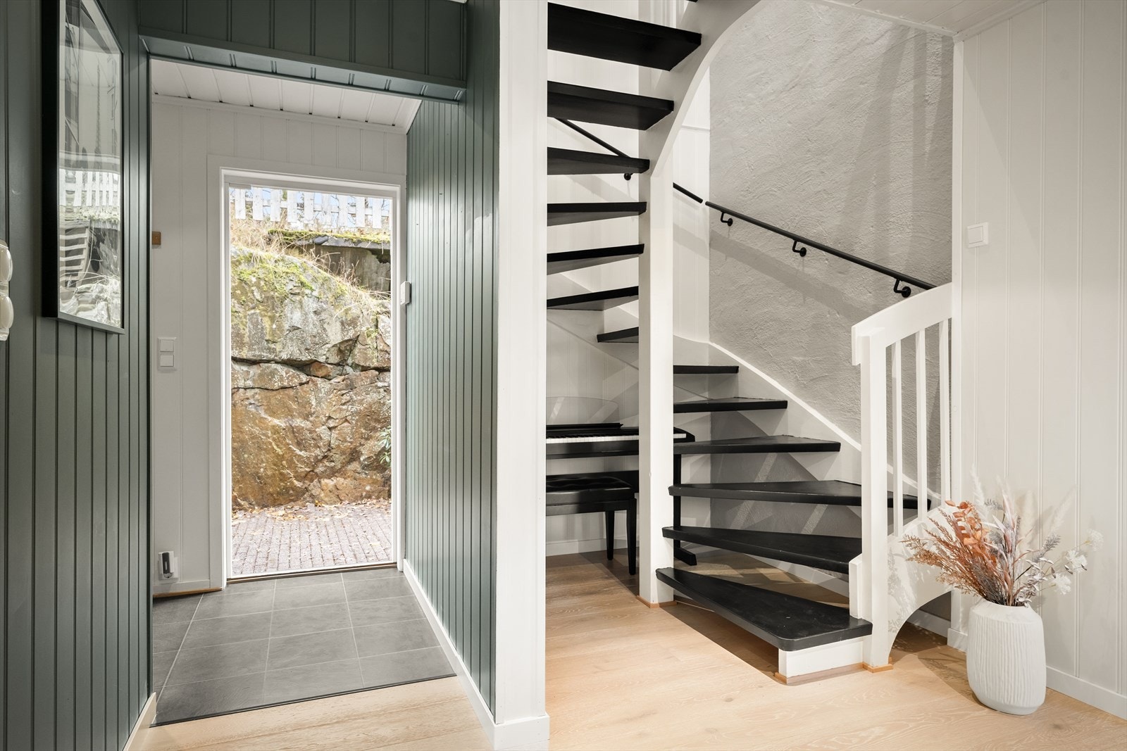 Trapp til 2.etasje Galleribilde