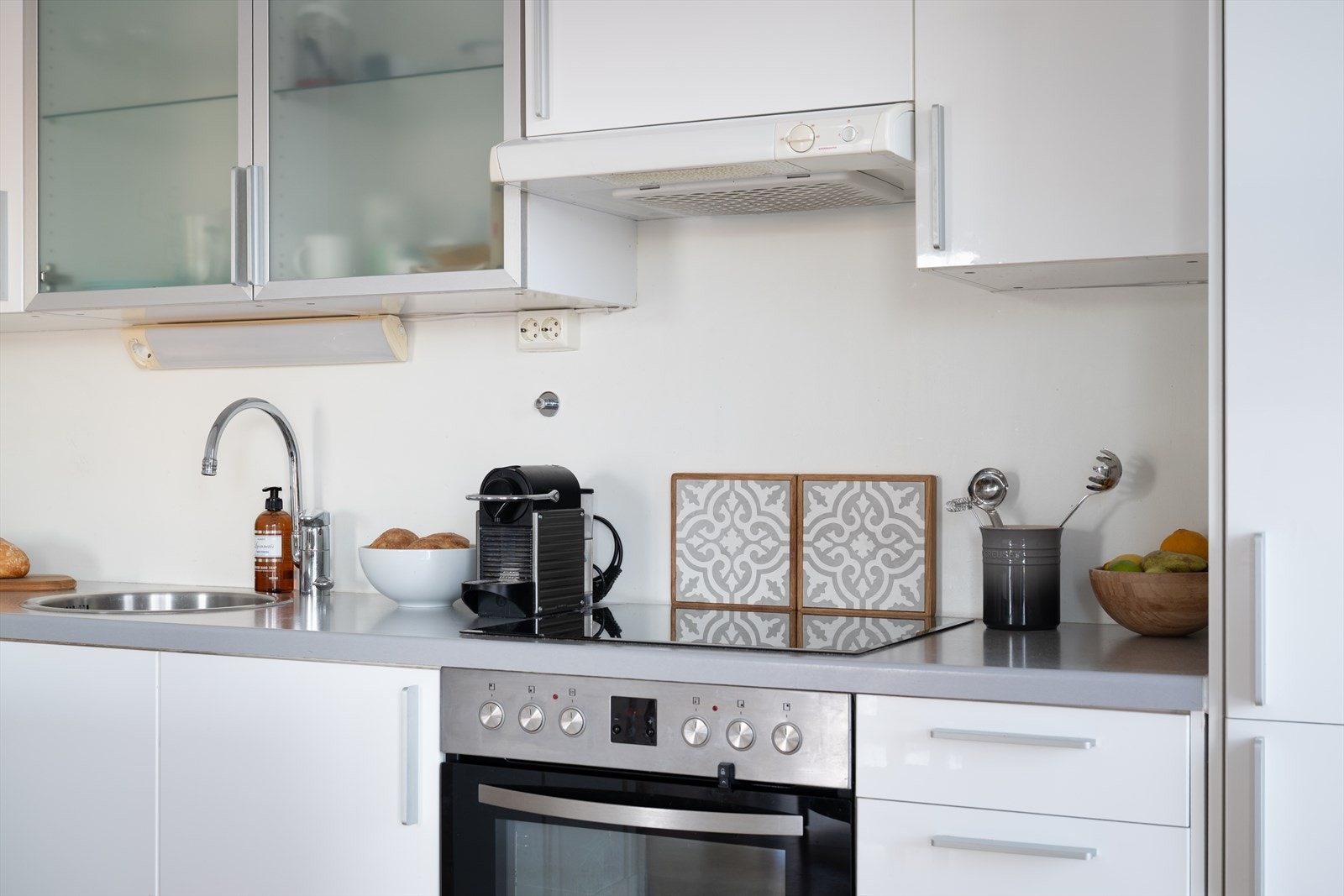 Hvitevarene er integrert og medfølger i handelen. Galleribilde