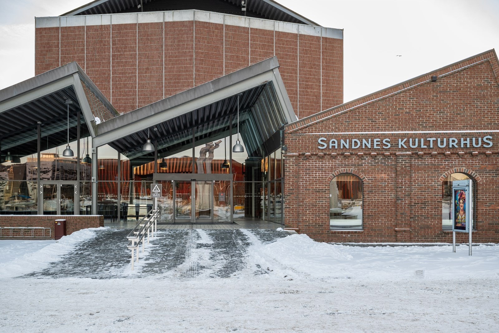 Fra leiligheten har man gangavstand til alt du trenger. Sandnes kulturhus er nærmeste nabo. Galleribilde