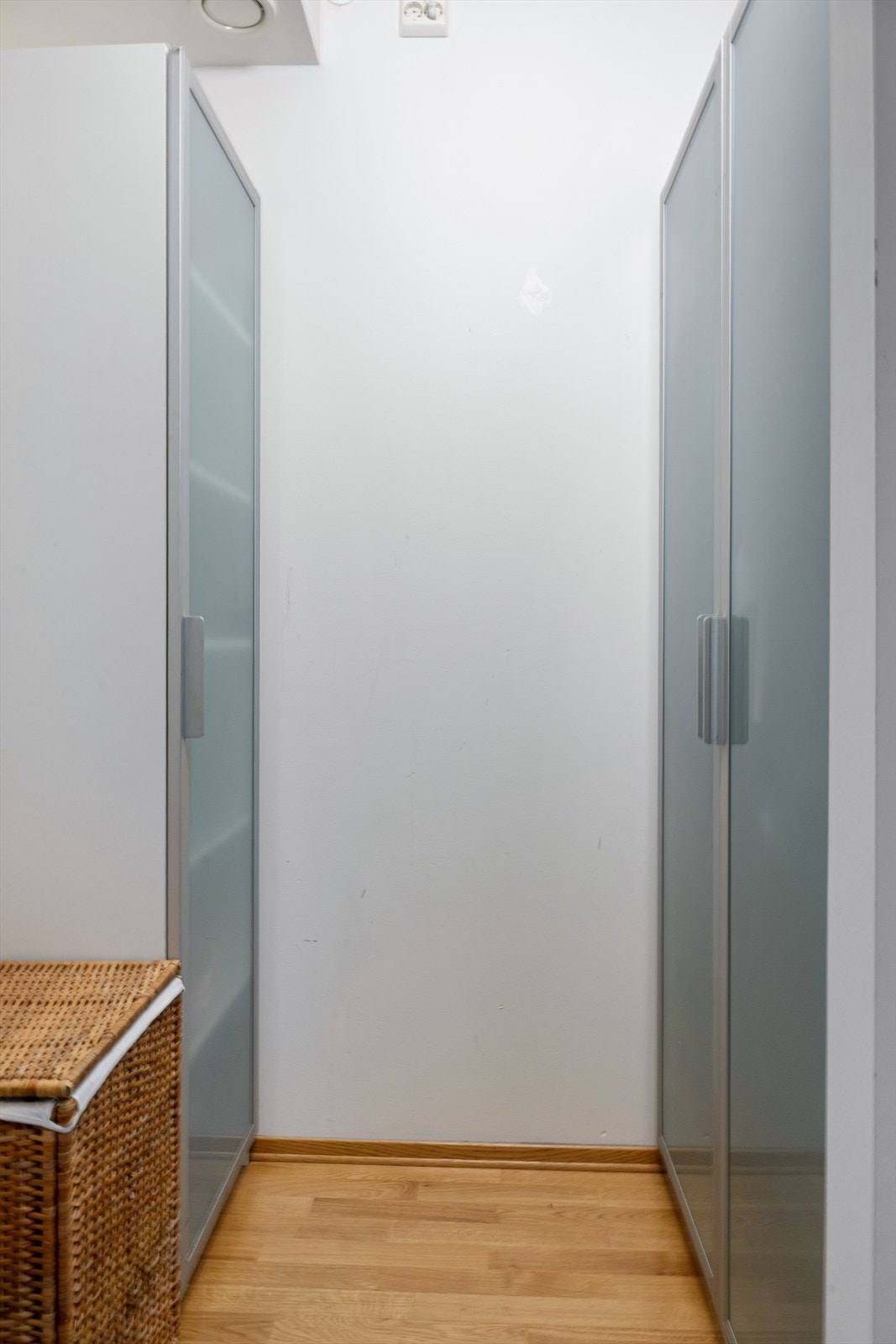 Entréen har garderoberom som er perfekt til klesoppbevaring og sko. Galleribilde