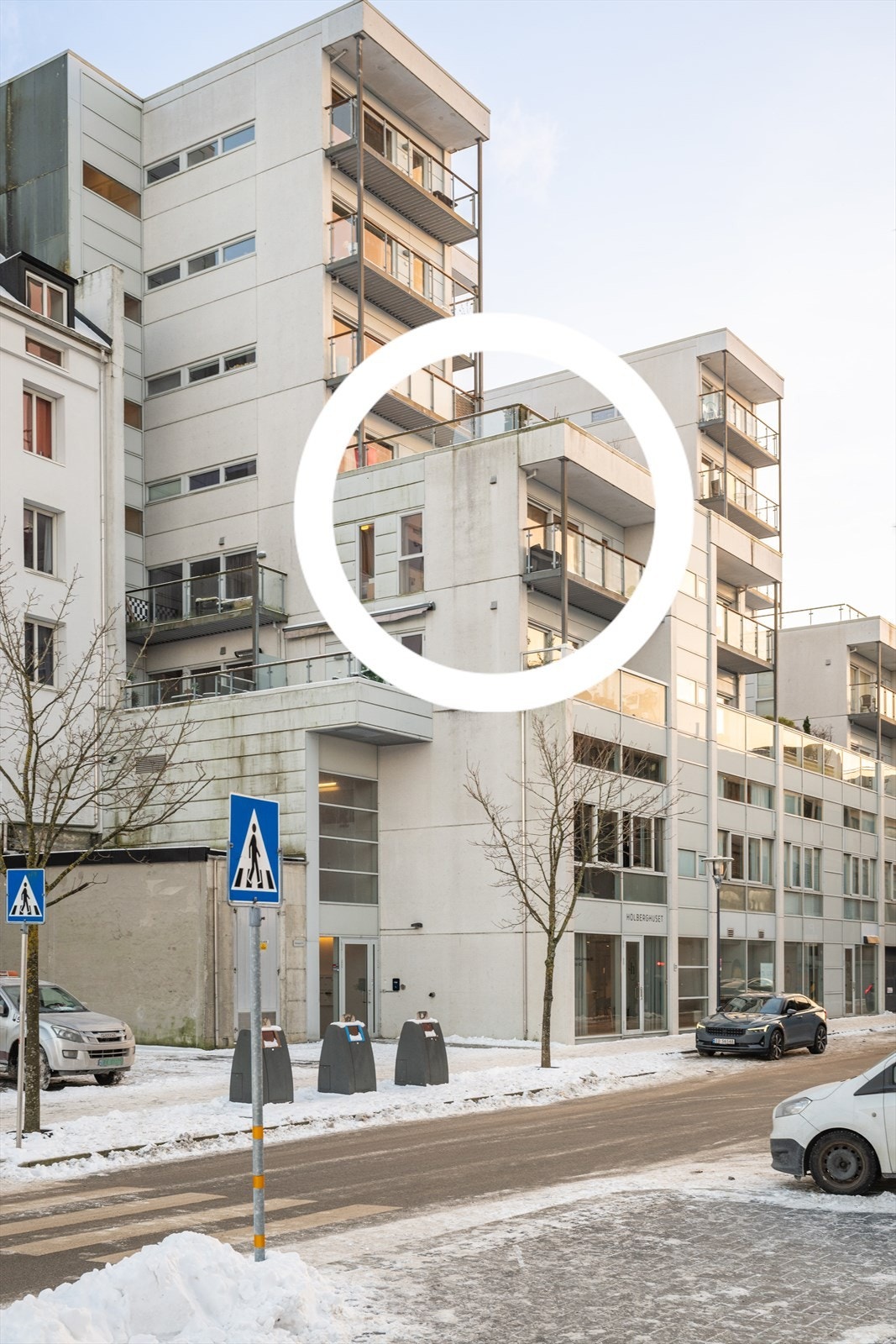 Bygningen ble oppført i 2007 og har heis. Galleribilde