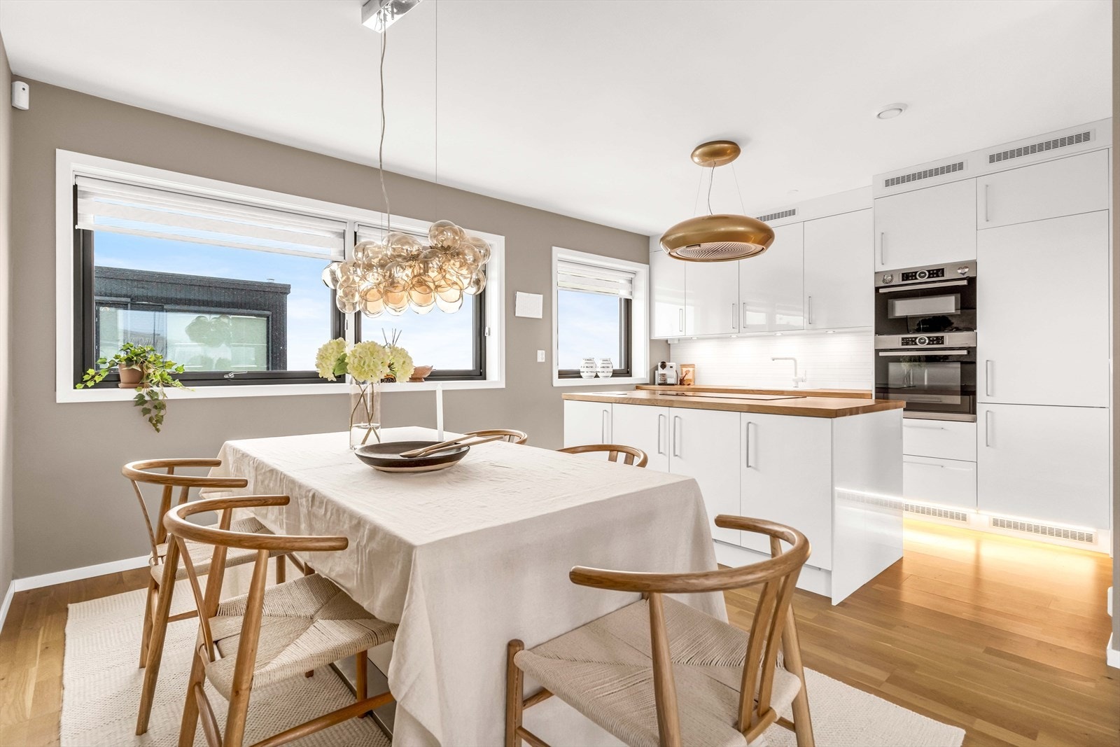 Kjøkkeninnredningen er fra Epoq, og sto ny i 2019. Galleribilde