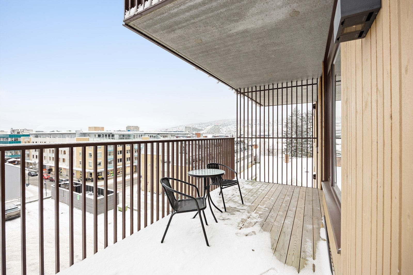 Fra stuen er det utgang til en herlig østvendt balkong på ca. 13 m² Galleribilde