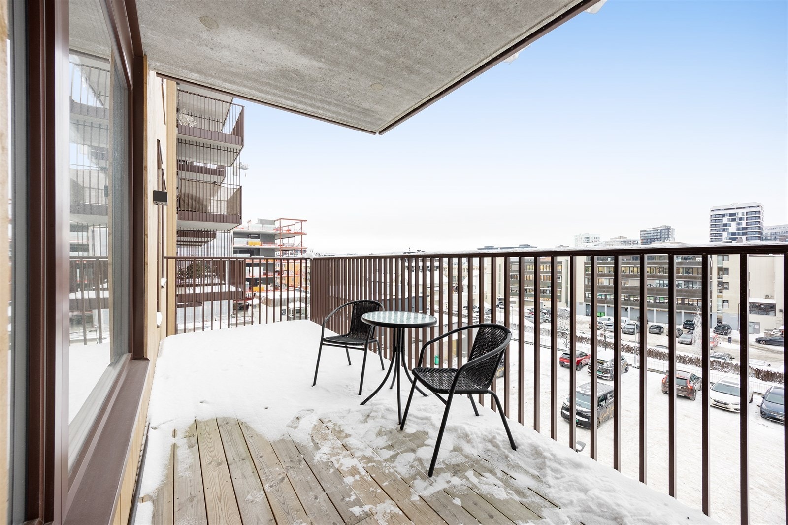 Her er det god plass til trivelige utemøbler i flere soner. Galleribilde