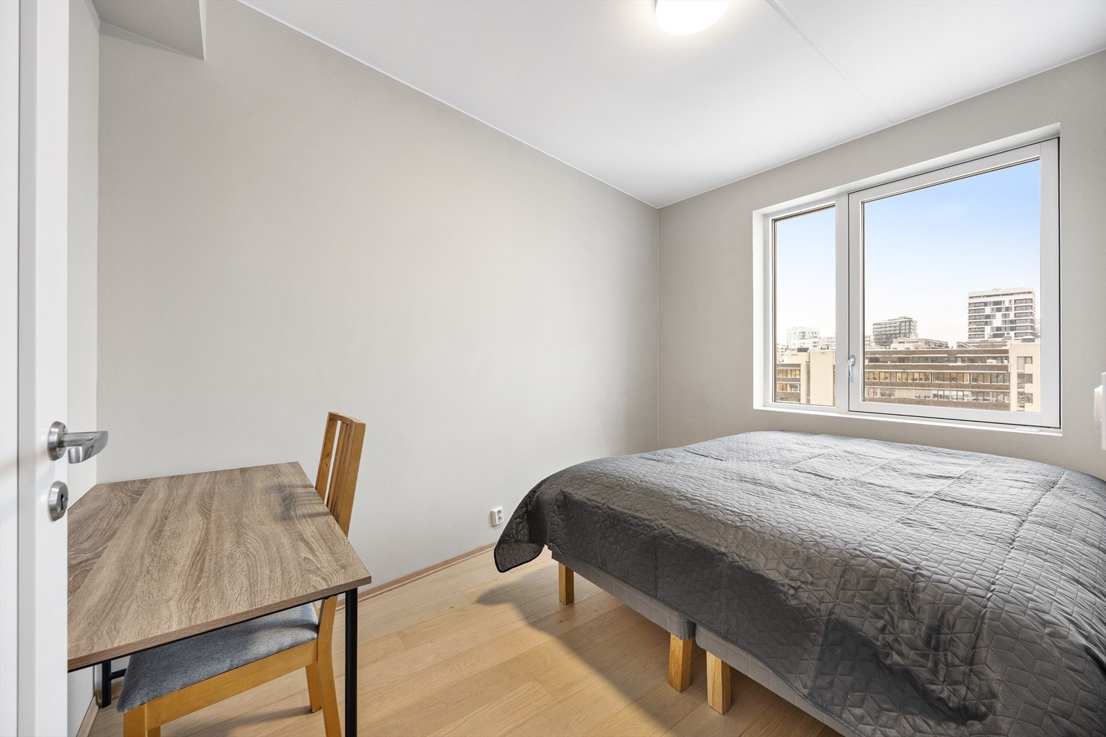 Det andre soverommet kan utnyttes etter behov, og fungerer utmerket som barnerom, gjesterom, kontor o.l. Galleribilde