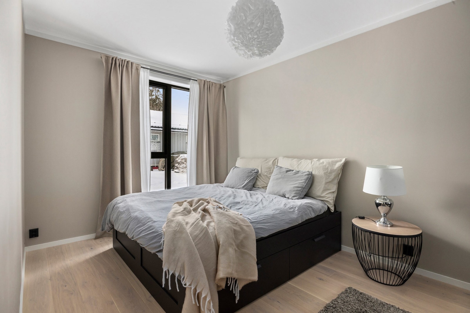 Soverommene har gode innredningsmuligheter og kan enkelt møbleres med seng, nattbord og skrivebord Galleribilde